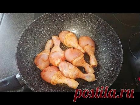 Весь секрет в том, что Залеваю прямо на сковороде вином...Рецепт вкуснейших куриных голеней.