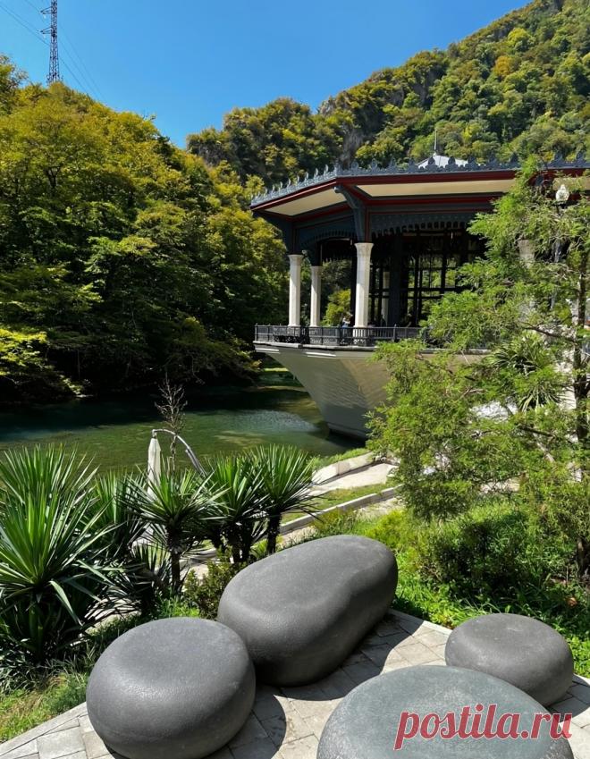 «Псырцха» — остановочный пункт Абхазской железной дороги, расположенный на электрифицированном участке Цкуара — Новый Афон в городе Новый Афон в Абхазии. Рядом с отелем Abaash