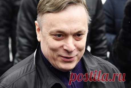 Суд вновь отказал Андрею Разину в правах на песни «Ласкового мая». Пятый кассационный суд общей юрисдикции в Пятигорске отказал продюсеру Андрею Разину в правах на песни поп-группы «Ласковый май». Он подавал кассационную жалобу на приостановку рассмотрения дела о смежных правах на музыкальные композиции группы, однако она не была удовлетворена.