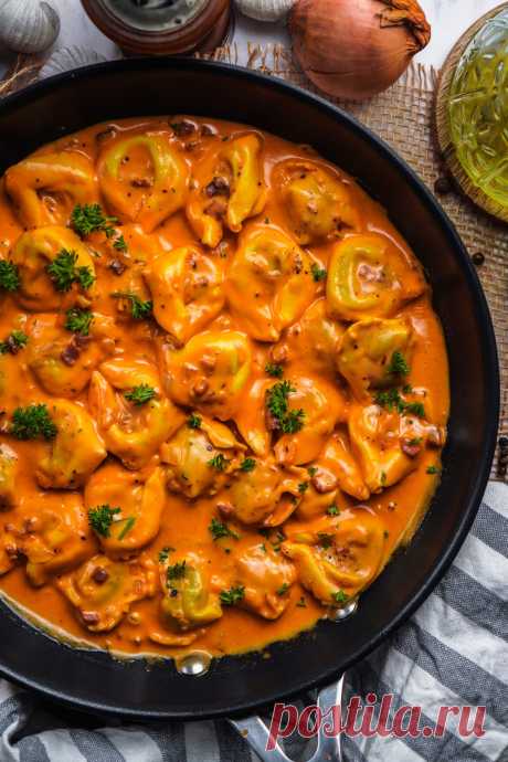 Tortellini mit Käse Schinken Soße - FeedMeDaily