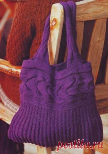 Вязаная спицами сумка.