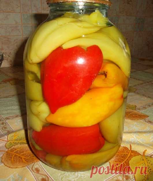 Перец, маринованный целиком с чесноком и зеленью