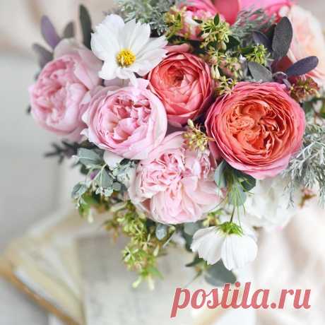 Радоваться - это наслаждаться тем, что есть и с удовольствием предвкушать то, что будет...