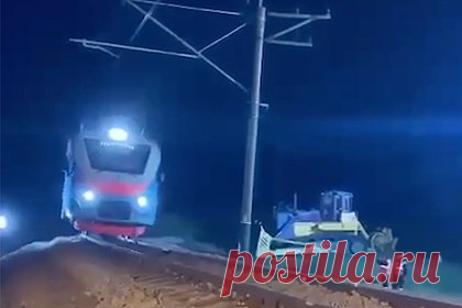 После подрыва железной дороги в Крыму возбудили дело по статье о теракте. Из-за подрыва железной дороги в Симферопольском районе Крыма возбудили дело по статье 205 («Террористический акт») УК РФ. О взрыве на железной дороге в районе села Чистенькое рядом с Симферополем и Бахчисараем стало известно утром 18 мая. Предварительно, сработало взрывное устройство.