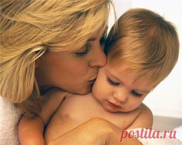 ..Твоя девочка выросла, мама.И больше всего на свете снова хочет стать маленькой, чтобы хвастаться своими успехами 
перед самыми главными глазами на земле, глазами, 
которые светятся от радости за нее.твои мама