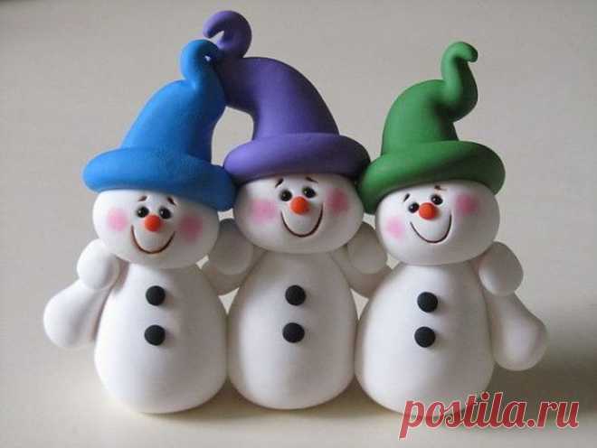 Cнеговик из полимерной глины | 25 фото | Snowman polymer clay Зима 🎄 – самое подходящее время, ❄ чтобы слепить поделку снеговик из полимерной глины. 🌲 Он будет радовать вас холодной зимой.