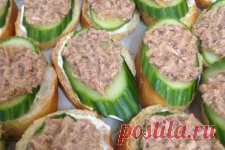 Бутерброды с тунцом и огурцом — Домашняя кулинария