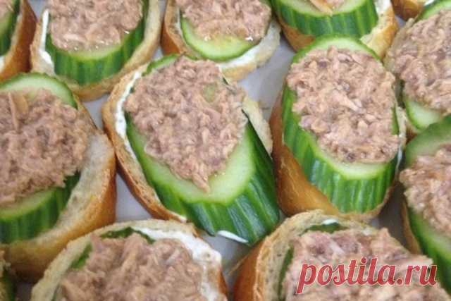 Бутерброды с тунцом и огурцом — Домашняя кулинария