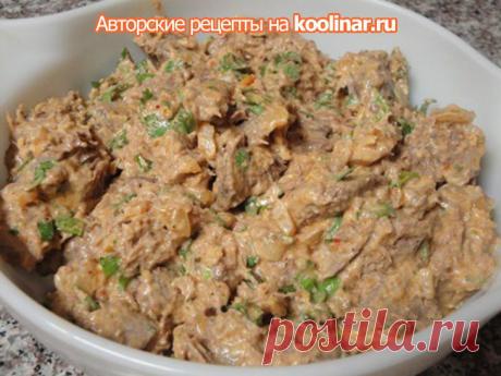 Язык с кокосовым молоком, красным карри и макадамия орехами