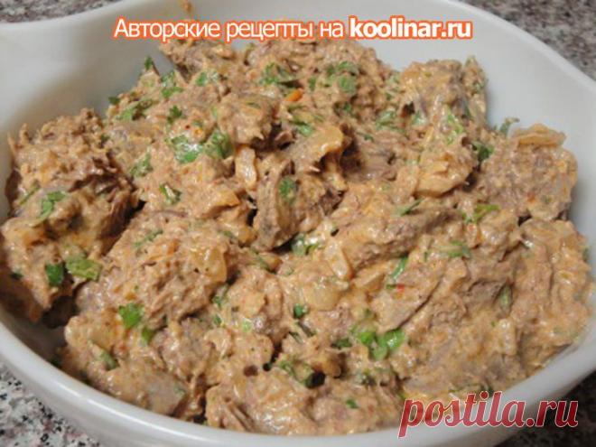 Язык с кокосовым молоком, красным карри и макадамия орехами