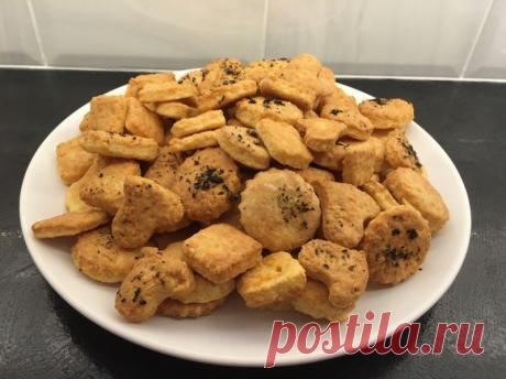 Сырное печенье с чесночным соусом — Кулинарная книга - рецепты с фото