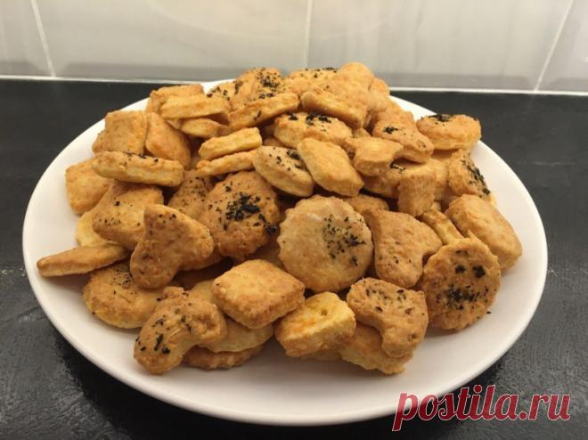 Сырное печенье с чесночным соусом — Кулинарная книга - рецепты с фото