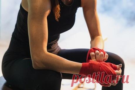 Самую сильную девочку России наградили за рекорд. Семилетняя спортсменка из Перми Лидия Котельникова получила благодарственное письмо и подарки от городского комитета по физической культуре и спорту. В марте она установила мировой рекорд — выполнила 85 отжиманий на ладонях от пола за 60 секунд. Также Котельникова установила мировой рекорд по подтягиванию на турнике.