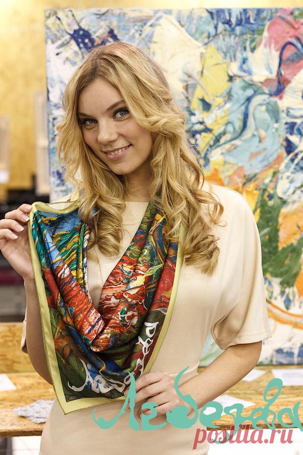 Флакон - это активное, уютное место, расчитанное на молодых, креативных людей. Я очень хотела показать свою живопись активным и талантливым молодым людям и получить от них отзыв о своём творчестве. Для этого и нужно устраивать выставки, чтобы получать обратную связь и чтобы люди увидели картины, над которыми я работала много лет. 
Екатерина Лебедева художник