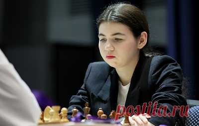 Российская шахматистка Горячкина вышла на второе место в таблице этапа Гран-при FIDE. В понедельник Александра Горячкина в понедельник белыми фигурами обыграла представительницу Индии Харика Дронавалли в девятом туре этапа Гран-при в Нью-Дели