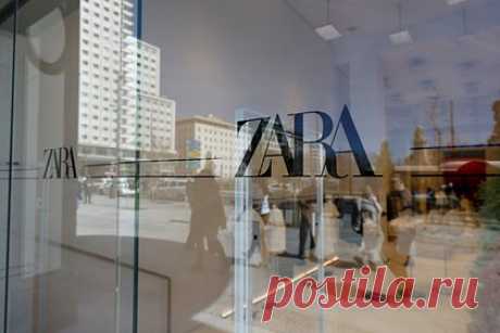 Размеры одежды Zara возмутили полную блогершу в примерочной. Полная блогерша Джоанна Спайсер возмутилась размерами одежды испанского бренда Zara в примерочной. Так, юзерша примерила белое платье с вырезом на груди и черное платье-рубашку с цветочным рисунком размера XXL. По ее словам, оба наряда ей не подошли, поскольку они оказались ей малы в области бюста.