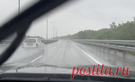 В Турции из-за непогоды погибли два человека и 10 пострадали. В воскресенье непогода также обрушилась на Крым и Краснодарский край.