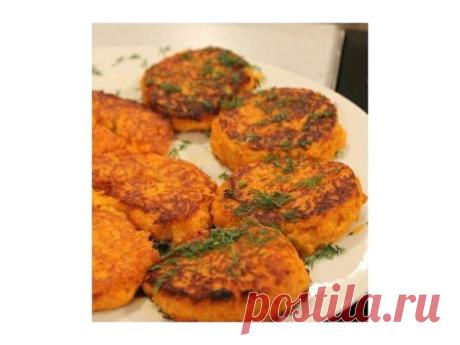 ТЫКВЕННЫЕ КОТЛЕТЫ. ОЧЕНЬ ВКУСНО!
Для котлет потребуется:
Тыква (можно хоть сырую,хоть запеченую)
Приправа карри
Соль,перец по вкусу
Ваши любимые приправы
Мука пшеничная(для консистенции)
Отруби
Масло растительное или же оливковое
Для начала нужно приправить тыкву и перемешать,добавить в неё муку(консистенция не должна быть слишком жидкой) добавить отруби. У меня они как бы палочками,поэтому я их растолкла в крошку. После нужно все перемешать. А потом обвалять в отрубях. Можно в панировочных суха