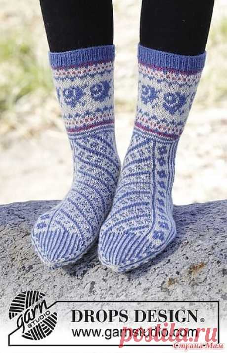 Носочки "Зимнее сокровище" или оригинальное название 165-7 Winter Heirloom by DROPS design
#спицы #жаккард #вязаные_носки #носки_спицами

Опубликовала Эркюльчик в группе Жаккард

Размеры: 
35/37 - 38/40 - 41/43
Длина стопы: 22 - 24 - 27 см 

Материалы: 
Пряжа DROPS FABEL (75% шерсть, 25% полиамид, 50 г/205 м) по 1 мотку белого, 
голубого и темно-розового цветов, спицы чулочные 2.5 мм и 3 мм

Плотность вязания 
24 петли и 32 ряда = 10х10 см жаккардовым узором на спицах 3 мм...