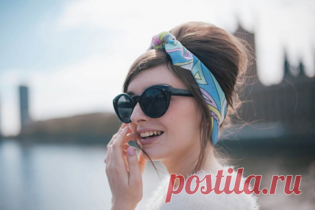 Модный акцент: 4 стильных способа носить платок на голове