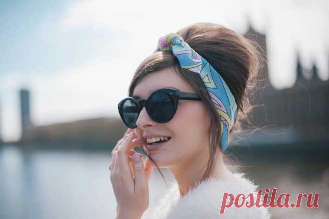 Модный акцент: 4 стильных способа носить платок на голове