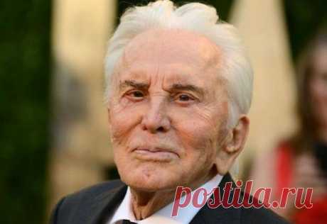 103-летний Кирк Дуглас: внук актера показал снимок со дня рождения легенды