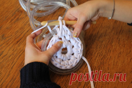 Эта мудрая женщина обвязала крючком светодиодный шнур. Результат сказочный — Домашние заботы