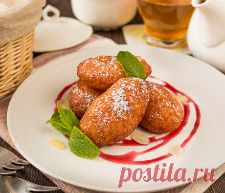 Мамины творожные пончики на Вкусном Блоге Апдейт рецепта самых вкусных на свете (по крайней мере, для меня) творожных пончиков от 11.11.2010. Моя мама – не большой любитель готовки. Но есть вещи, которые она готовит лучше всех на свете. И эти творожные пончики (у нас в семье они фигурируют как сырники) – как раз одна из таких…