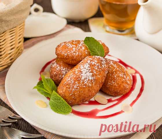 Мамины творожные пончики на Вкусном Блоге Апдейт рецепта самых вкусных на свете (по крайней мере, для меня) творожных пончиков от 11.11.2010. Моя мама – не большой любитель готовки. Но есть вещи, которые она готовит лучше всех на свете. И эти творожные пончики (у нас в семье они фигурируют как сырники) – как раз одна из таких…