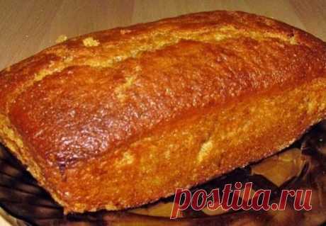 БЫСТРЫЙ ПИРОГ К ЧАЮ. 
Нет проще!!! 
Тесто: 
стакан кефира, 
3 яйца,
0,5 ч. ложки соды,
соль, 
сливочное масло(растопленное)100гр, 
мука. 
Тесто должно получиться как сметана.1/2 часть теста выливаем в форму, далее начинку(у меня жареная капуста)и еще 1/2 часть теста. Сверху немного сливочного масла(натертого)и посыпать тертым сыром. 
В духовку при 180 
Приятного аппетита