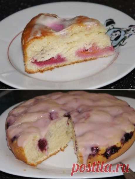 Пушистый пирог с ягодами или фруктами