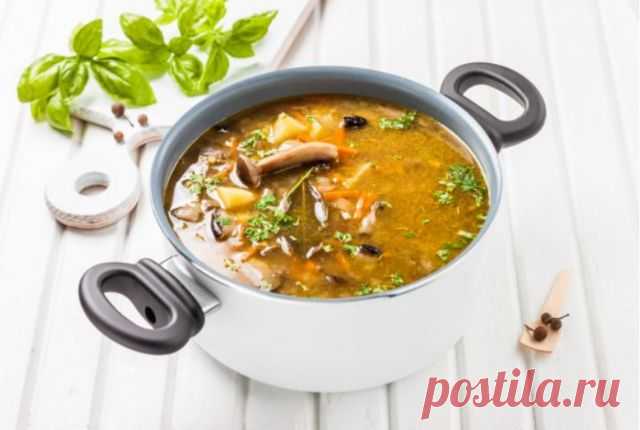 Грибной суп из замороженных грибов по самым вкусным рецептам Грибные супы обладают какой-то особенной магией. Ароматный, манящий запах этого блюда, как будто создан будоражить аппетит. В сезон мы часто варим такие