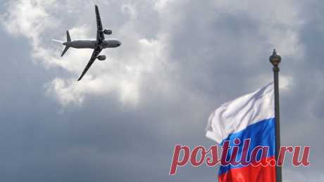 Пять российских самолетов подали сигналы тревоги в полете. Пять пассажирских самолетов подали сигналы тревоги, находясь в полете над территорией России, сообщает ТАСС со ссылкой на авиационные службы. По данным служб, код ответчика &quot;Общая тревога&quot; выставили на трех рейсах - Череповец ...