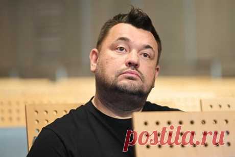 Солист «Руки Вверх!» Жуков появится в новом «Простоквашино». Российский музыкант и солист группы «Руки Вверх!» Сергей Жуков появится в одной из серий нового, пятого, сезона мультсериала «Простоквашино». Кроме появления камео в продолжении «Простоквашино», Жуков также исполнит «Гимн Простоквашино». Отмечается, что сын артиста Энджел Жуков озвучит персонажа Дядю Федора.