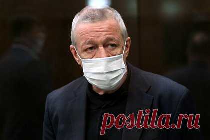 Адвокат оценил шансы Ефремова на досрочный выход из колонии. Те обстоятельства, что актер Михаил Ефремов работает в колонии, участвует в общественной жизни и возместил ущерб пострадавшим, увеличивают его шансы на замену тюремного наказания принудительными работами, считает адвокат Константин Кудряшов. Своим мнением он поделился с «Лентой.ру».