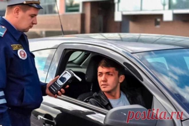 Инспектор ДПС просит дыхнуть: юридически грамотный ответ