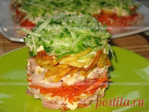 слоеный салат с курицей и картофелем