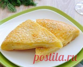 Советую сделать сырные лепешки по этому рецепту...