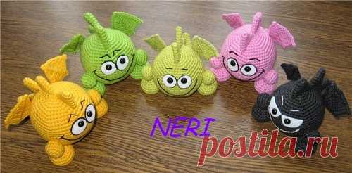 Дракончики- амигуруми  Автор - NERI, копирование возможно только с ссылкой на amigurumi.com.ua
Другие описания динозавриков и драконов - в Альбоме Разные животные  - https://vk.com/album-81902789_249880210

Материалы:
нитки – Джинс (желтый)
крючок 2
наполнитель
фетр
пластиковые глазки или бусинки
иголка с большим ушком
ножницы

Условные обозначения:
вп — воздушная петля
сбн — столбик без накида
приб — прибавка, 2 столбика в петлю основания
уб — убавка, 2 столбика провязыва...