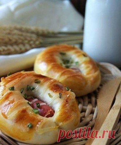 Булочки с сосисками из дрожжевого теста