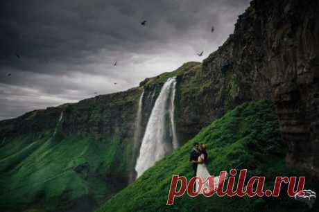 «Счастье в браке — это не то, что просто случается. Хороший брак должен быть создан. Никогда не поздно держаться за руки. Говорить «Я люблю тебя» хотя бы раз в день. Не ложиться спать в ссоре. Ни при каких обстоятельствах не воспринимать действия друг друга само собой разумеющимися. Ухаживания не должны заканчиваться вместе с медовым месяцем, они должны длиться всю жизнь. Вместе идти по жизни. Сформировать круг любви, который соберет всю семью. Делать что-то друг для друга не из соображений долг