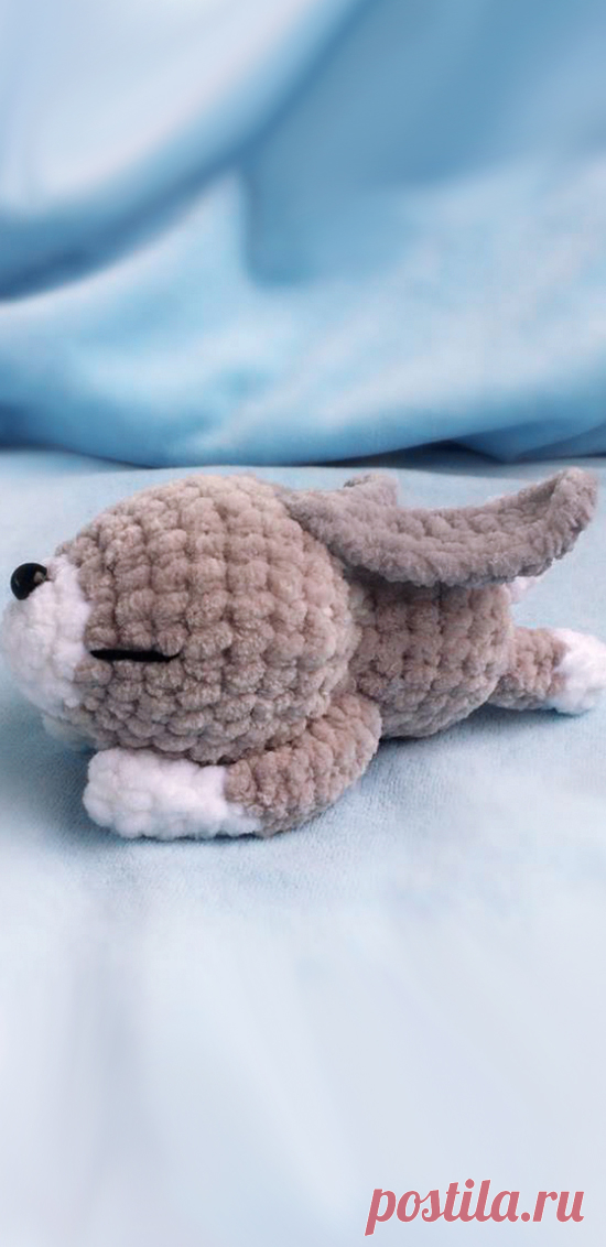 PDF Спящий зайчонок крючком. FREE crochet pattern; Аmigurumi doll patterns. Амигуруми схемы и описания на русском. Вязаные игрушки и поделки своими руками #amimore - Заяц, плюшевый зайчик, кролик, зайчонок, зайка из плюшевой пряжи, крольчонок.