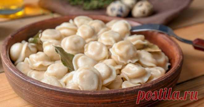 Оригинальные блюда из пельменей: 3 необычных рецепта - Будет вкусно - 26 апреля - 43321713835 - Медиаплатформа МирТесен Один из самых распространенных способ приготовления пельменей — отваривание. Обычно их бросают в кипящую подсоленную воду и достают через несколько минут. Добавляют сливочное масло, уксус, черный перец — и на этом всё. Но не всем известно, что приготовить оригинальные блюда из пельменей проще - 26 апреля - 43321713835 - Медиаплатформа МирТесен