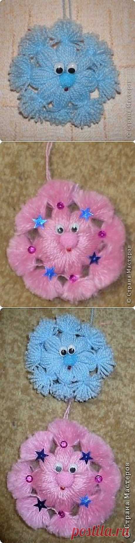 Сделайте с детьми весёлые снежинки ;).