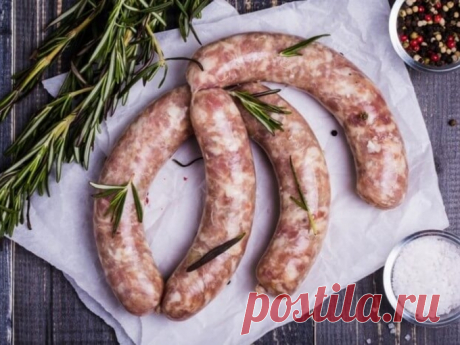 Рецепт: домашние колбаски из курицы в духовке - Smak.ua
