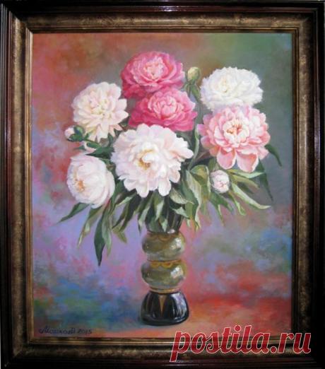 Вот написана еще одна картина из серии любимые цветы, &quot;Пионы в высокой вазе&quot;.
Холст, масло. 60 Х 80 см. 2015 г.