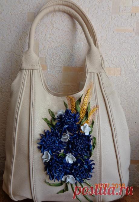 Сумочки с объёмными цветами Людимилы Каримовой — Рукоделие