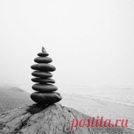 14 кусочек для снятия стресса и напряжения. Медитации.

Чаще всего под этим понимают духовные практики, намеренное, направленное сознание в определенное время, определенном месте, обстановке и даже со специальной музыкой.

Это вовсе не так. Медитировать можно при разных условиях, в разных местах, без музыки.

Попробуем разобраться, что потребуется и что будет лишним в практике медитации, ответив на некоторые вопросы:

Может ли медитацию освоить любой? Да.
Сложно ли медитир...