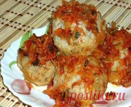 Вкуснейшие домашние гречаники. 

Ингредиенты : 
- фарш мясной (любой) - 500гр 
- гречка - 1 стакан 

- 1 луковица 
- чеснок - 2 зубка 
- соль по вкус 
- перец чёрный молотый по вкусу 
- яйцо - 1 шт 
- мука для панировки 
- растительное масло для жарки 

Приготовление: 
1. Способ приготовления очень прост,а вкус всем очень понравится. 
2. Гречку отварить до готовности,лук порезать кубиками и обжарить на растительном масле. 
3. Смешать фарш,гречку,обжаренный лук,выдавить чес...