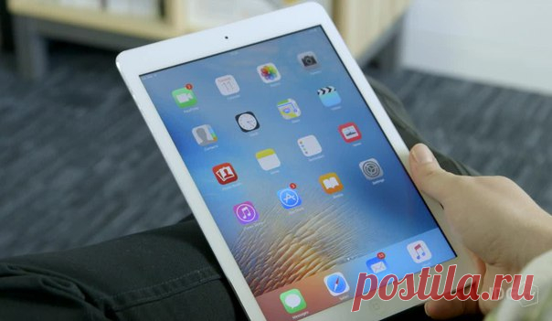 Северная Корея создала свой iPad Ни для кого не новость, что в Северной Корее всё по-своему, даже гаджеты свои (не для всех, конечно же). Вчера местная госкомпания Myohyang IT представила собственный планшет под названием… iPad. Apple наверняка не понравился такой ход. В новинке установлен процессор с частотой 1 ГГц, 512 МБ оперативки, 8 ГБ встроенной и до 16 ГБ внешней памяти. От аккумулятора этот iPad работает до 6 часов, Amazing! При таких то характеристиках… Это уже не первый случай, когда…